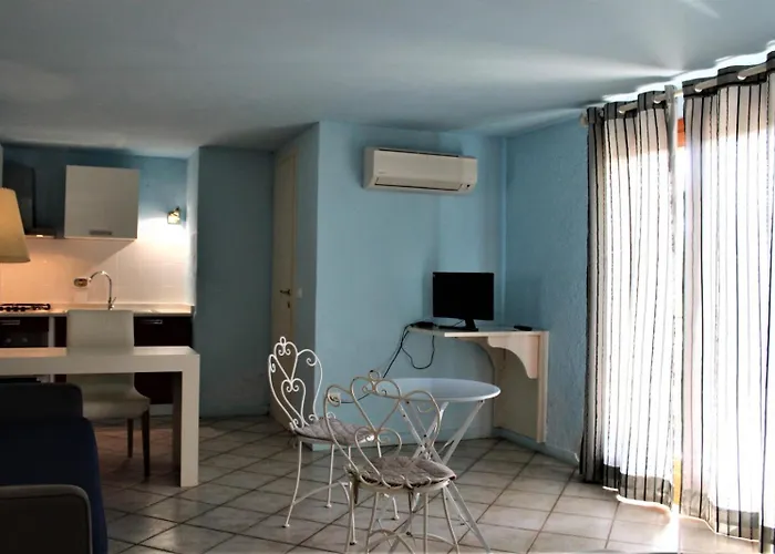 Les Oliviers アパートホテル ポルト・アッズッロ