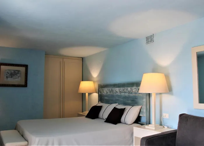 Les Oliviers ポルト・アッズッロ