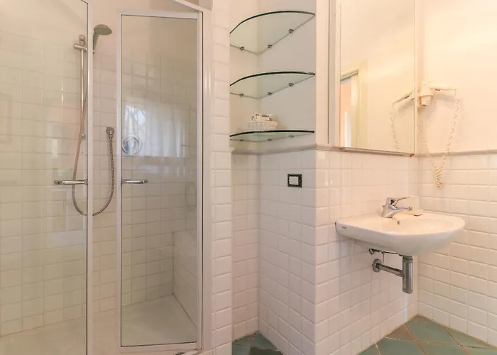 Les Oliviers アパートホテル 4*